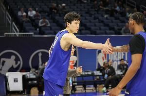 媒体人：瀚森一直说喜欢“神棍” 才反应过来他&申老师都是16号秀